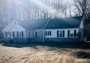 81 Black Rock Tpke in Redding, CT - Building Photo