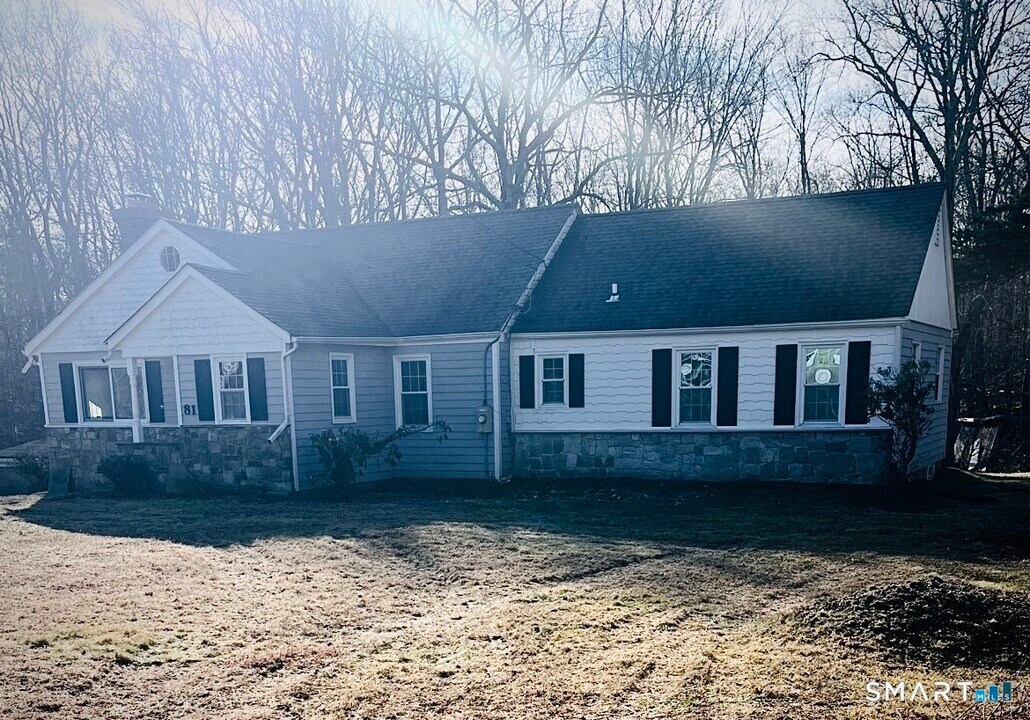 81 Black Rock Tpke in Redding, CT - Building Photo