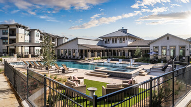 Windmill Ranch Apartments in Odessa, TX - Foto de edificio - Building Photo