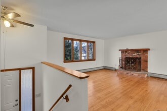 129 Dowd Ave in Canton, CT - Building Photo - Building Photo