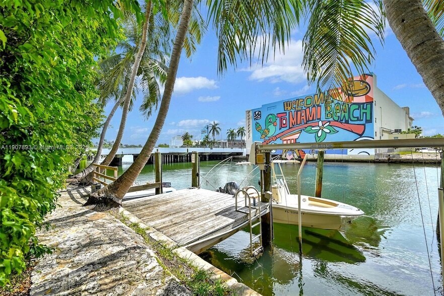 4035 Meridian Ave, Unit 206 in Miami Beach, FL - Building Photo