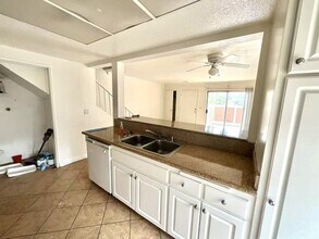 1460 Kendall Dr in San Bernardino, CA - Building Photo - Building Photo