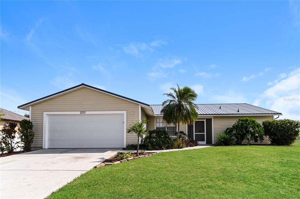 1313 NE 12th Pl in Cape Coral, FL - Building Photo