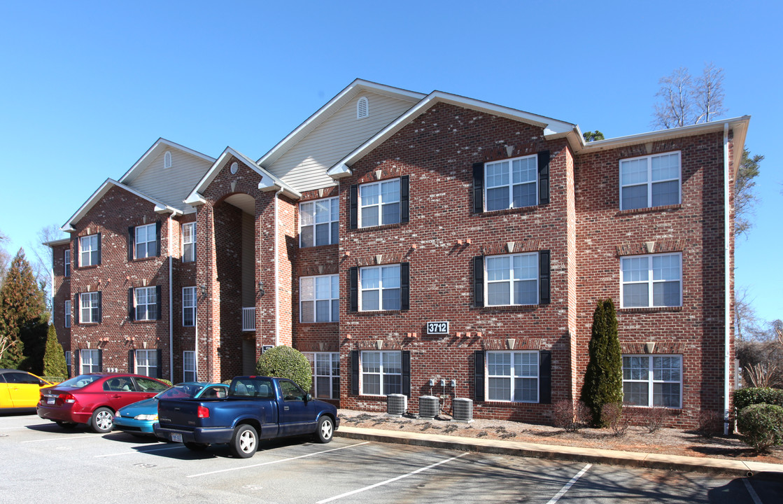 Cotswold Park in Greensboro, NC - Building Photo