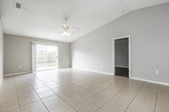 4712 Newbourne Way in Valrico, FL - Building Photo - Building Photo
