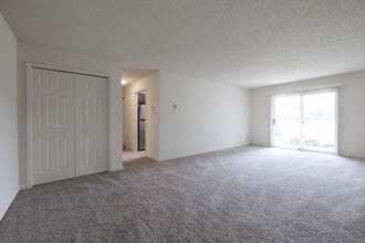 Shady Lane Apartments in Schenectady, NY - Building Photo - Interior Photo