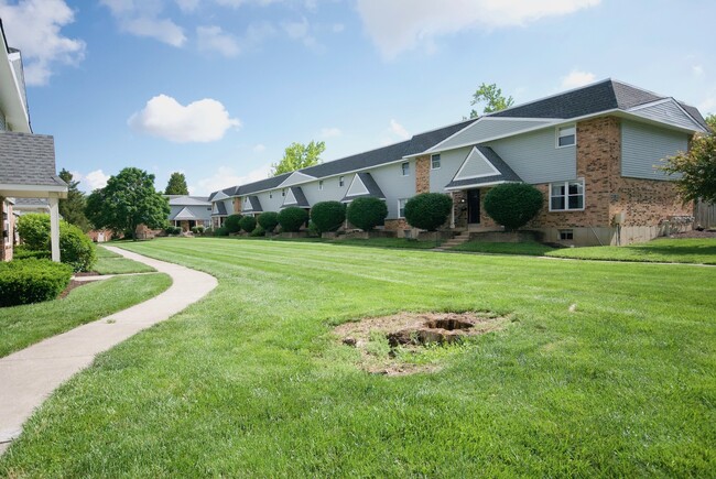 The Groves Apartments and Townhomes in Florissant, MO - Building Photo - Building Photo