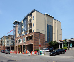 7800 Plaza in Mercer Island, WA - Building Photo - Building Photo