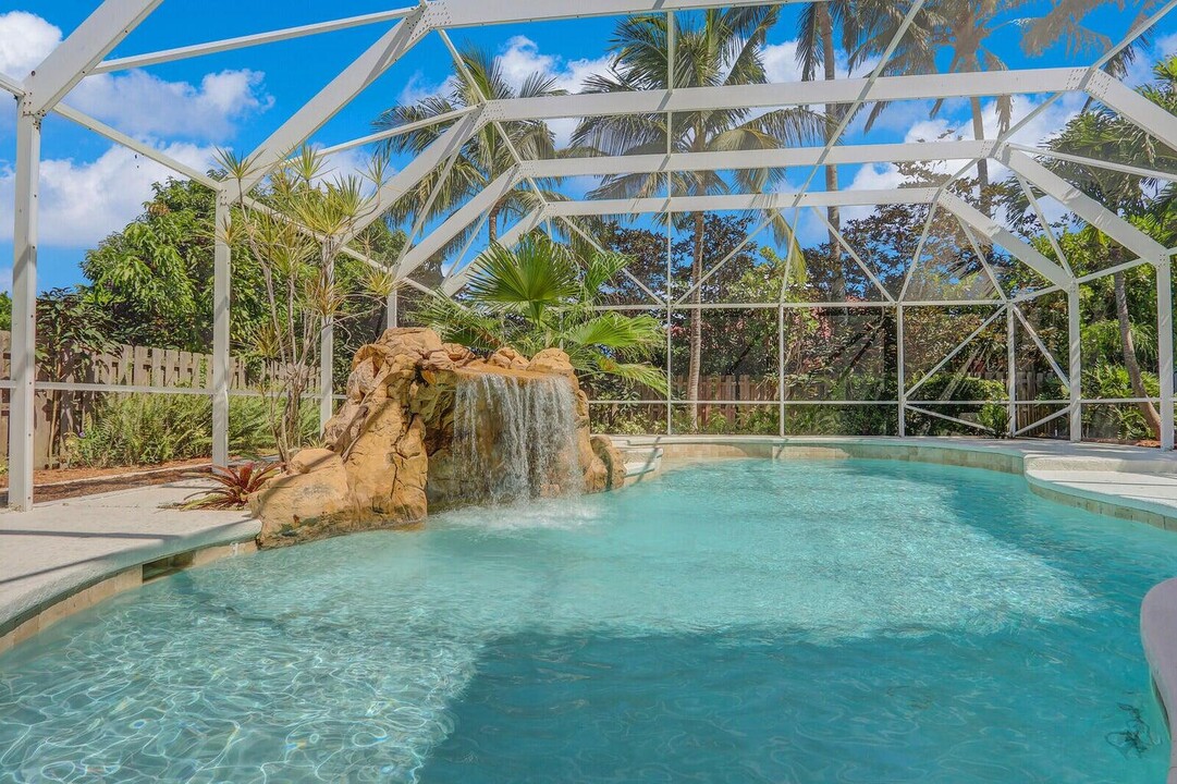 18969 SE Kokomo Ln in Jupiter, FL - Building Photo