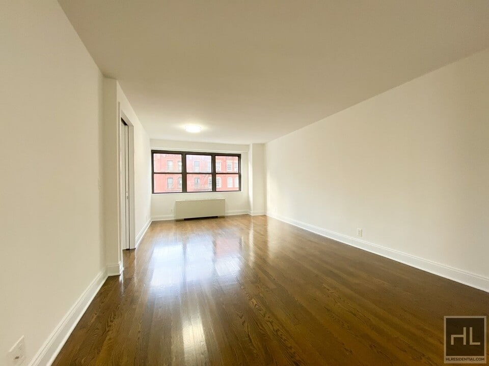 E 88th St in New York, NY - Building Photo