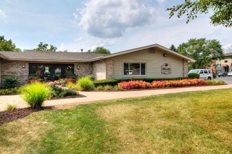 The Woodlands of Crest Hill in Crest Hill, IL - Building Photo - Building Photo