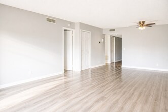 16431 Blatt Blvd, Unit In the heart of Weston! in Weston, FL - Foto de edificio - Building Photo