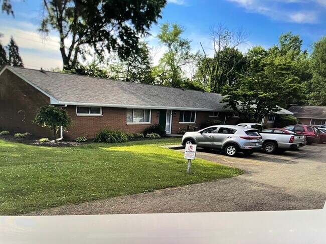 1666 Rosemont Rd, Unit 1666 in Alliance, OH - Building Photo - Building Photo