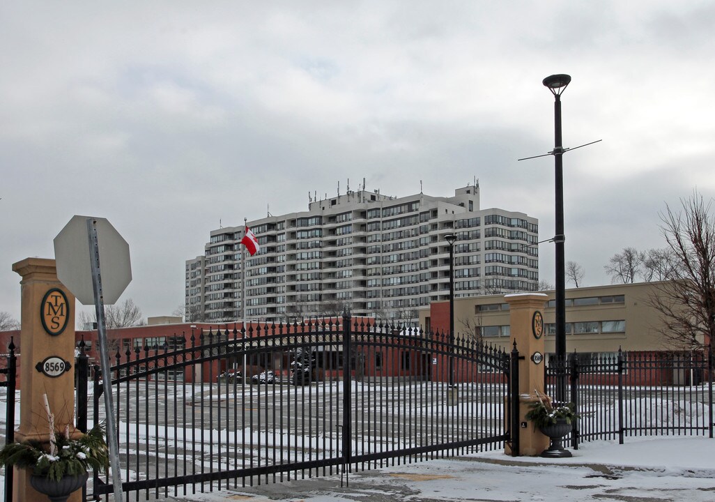 Bayview Place in Richmond Hill, ON - Building Photo