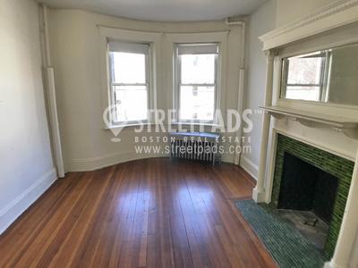 1377 Commonwealth Ave in Boston, MA - Building Photo - Building Photo