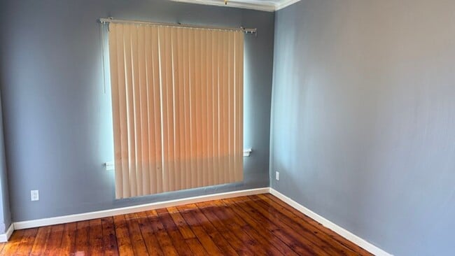 8224 S Muskegon Ave in Chicago, IL - Building Photo - Building Photo