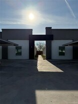 8 N 33rd St in McAllen, TX - Building Photo