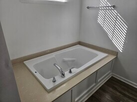 2466 Leytonstone Dr in Chesapeake, VA - Building Photo