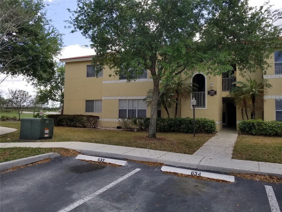 13090 Vista Isles Dr in Sunrise, FL - Building Photo