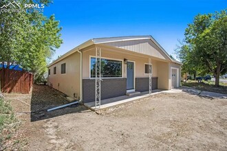 1704 Newcastle St in Colorado Springs, CO - Foto de edificio - Building Photo