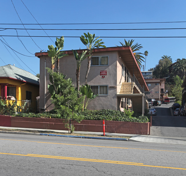 2332 Lincoln Park Ave in Los Angeles, CA - Foto de edificio - Building Photo