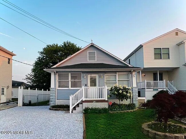 546 E Bayview Ave