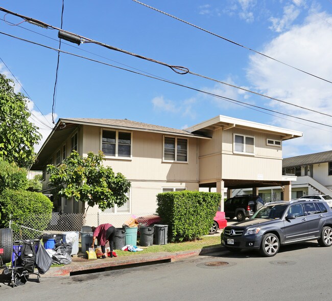 2810 Varsity Cir in Honolulu, HI - Foto de edificio - Building Photo