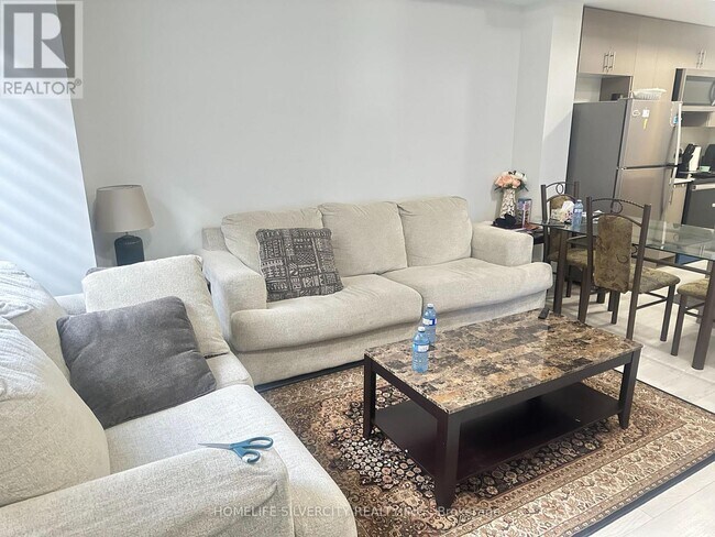 3562 Colonial Dr in Mississauga, ON - Building Photo - Building Photo