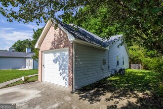 8057 Fieldstream Way in Douglasville, GA - Building Photo - Building Photo