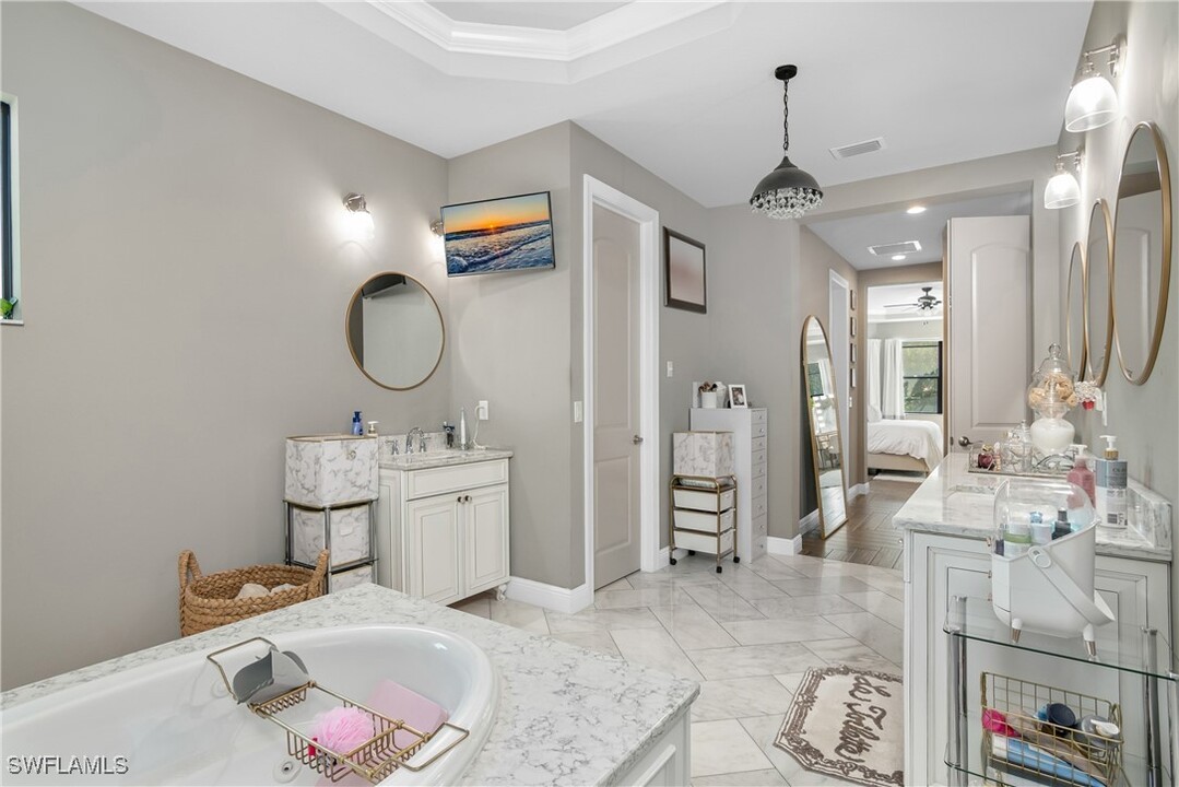 10061 Florence Cir in Naples, FL - Building Photo