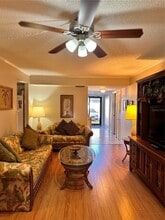 6108 7th Ave W in Bradenton, FL - Foto de edificio - Building Photo