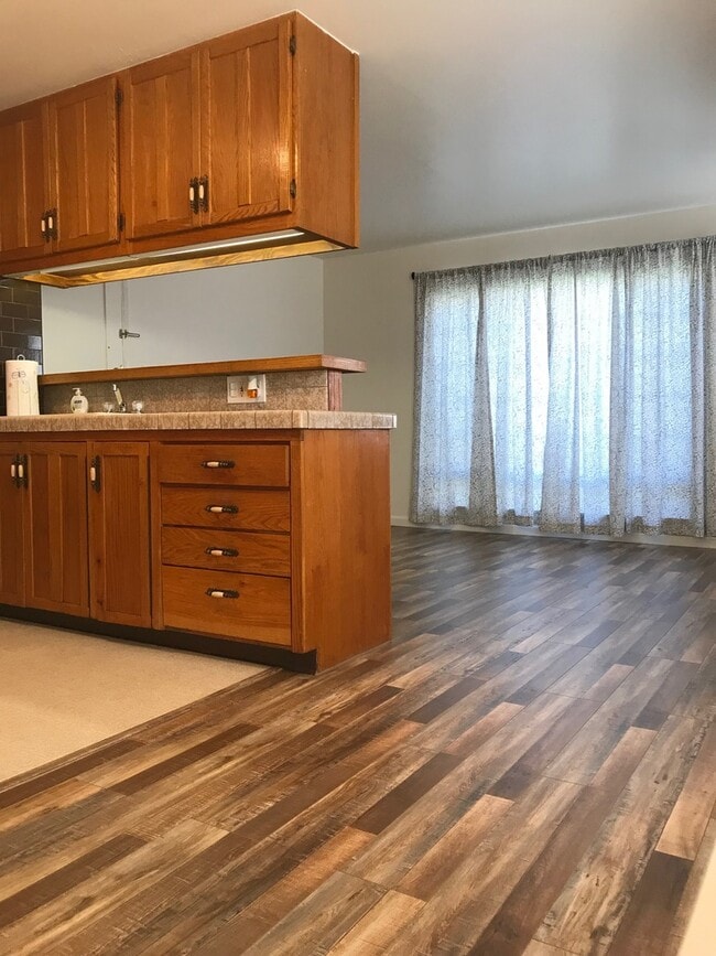 1354 Carlton Dr in Glendale, CA - Building Photo - Building Photo