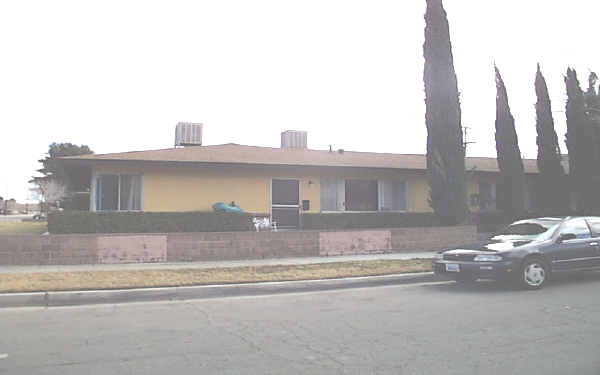 300-308 E Lancaster Blvd in Lancaster, CA - Foto de edificio