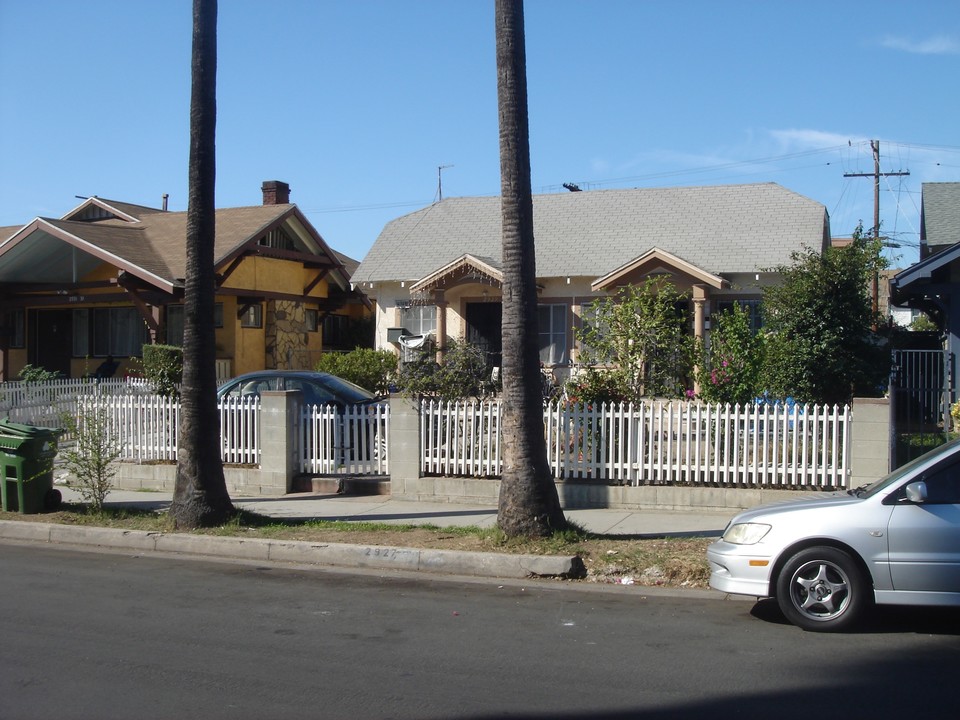 2927 S Budlong Ave in Los Angeles, CA - Building Photo