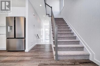 842 Dundee Ave in Ottawa, ON - Building Photo - Building Photo