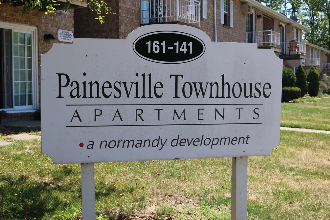 Painesville Townhouse Apartments in Painesville, OH - Foto de edificio