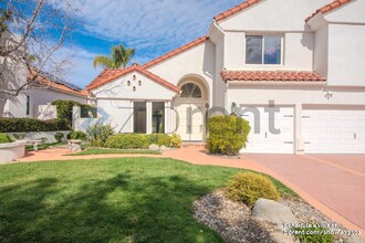 5683 Hazelcrest Cir in Westlake Village, CA - Foto de edificio - Building Photo