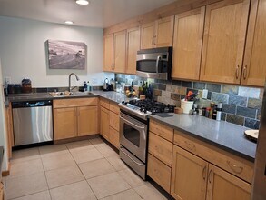 11946 Dorothy St, Unit 10 in Los Angeles, CA - Building Photo - Building Photo