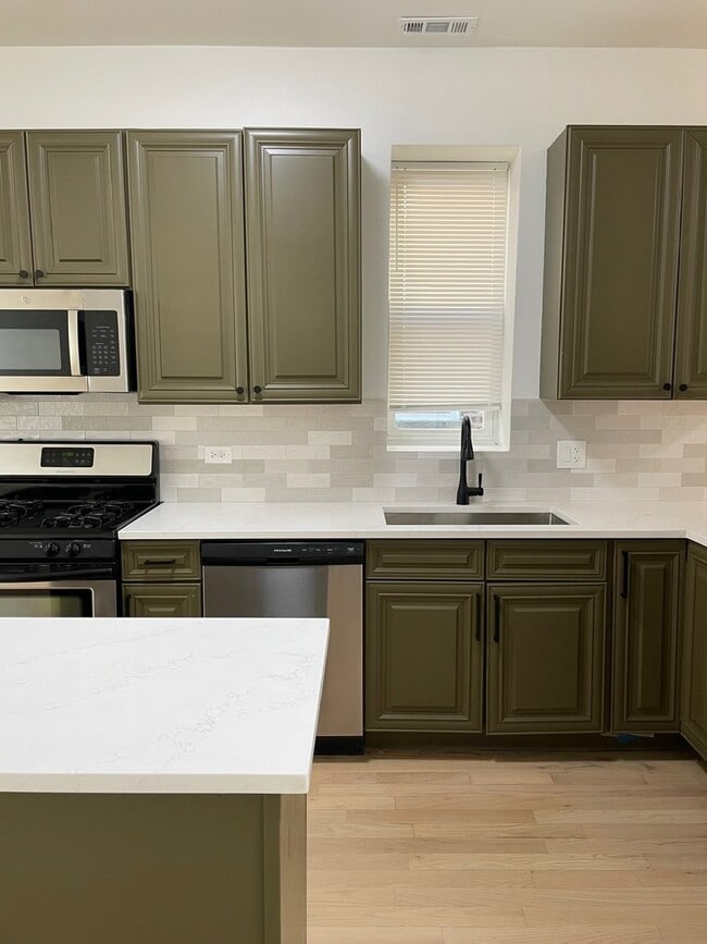 2649 W Thomas St in Chicago, IL - Building Photo - Building Photo