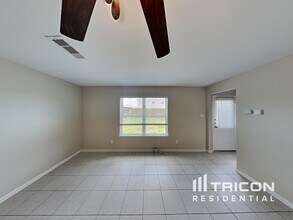 332 Summer Horse Dr in La Marque, TX - Building Photo - Building Photo
