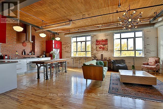 426-426 Queen St E in Toronto, ON - Building Photo