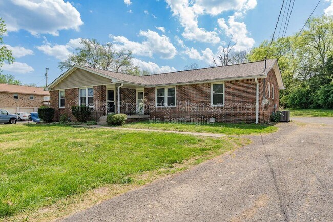 282 Southburn Dr in Hendersonville, TN - Building Photo - Building Photo