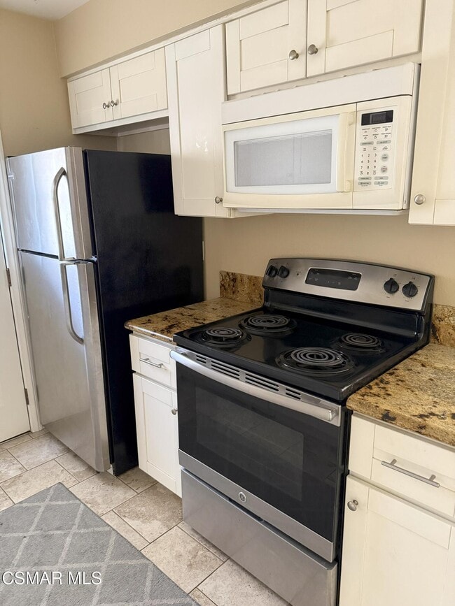 2014 Avenida Placida in Simi Valley, CA - Building Photo - Building Photo