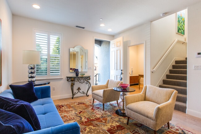 1110 Healdsburg Ave in Healdsburg, CA - Building Photo - Building Photo