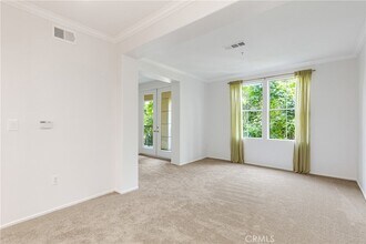 2257 Watermarke Pl in Irvine, CA - Foto de edificio - Building Photo