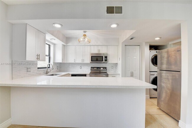 520 Orton Ave in Fort Lauderdale, FL - Foto de edificio - Building Photo