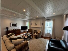 1063 1/2 S Sycamore Ave, Unit 10631/2 in Los Angeles, CA - Building Photo