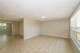 10933 Felsdale Ave in Port Richey, FL - Foto de edificio - Building Photo