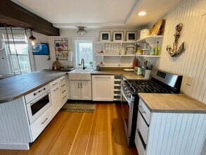 110 Taylor Ave in Madison, CT - Building Photo - Building Photo