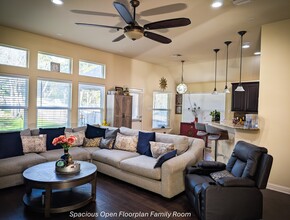 6404 Antigo Ln in Austin, TX - Foto de edificio - Building Photo